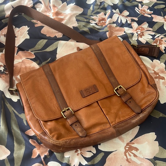 Fossil Issue No. 1954 Leather Messenger Bag